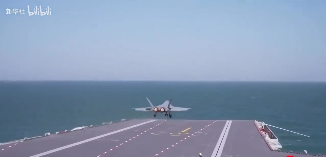 نمایش خیره کننده ناو هواپیمابر جدید چین، فوجیان+فیلم