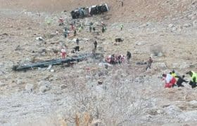 حادثه واژگونی اتوبوس محور یاسوج سمیرم و انتقال مصدومان با بالگرد